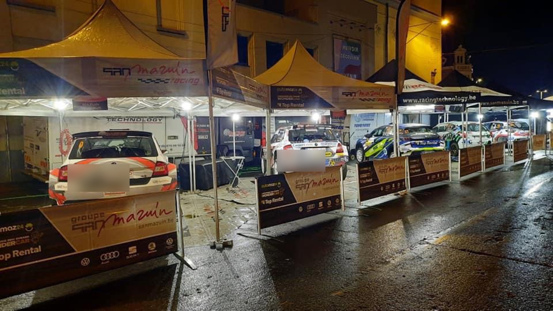 Le parc d’assistance du team Racing Technology de nuit, sous les tentes éclairées