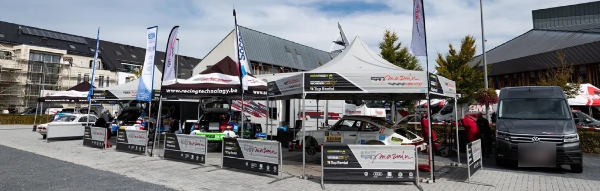 Le parc d’assistance du team Racing Technology pendant un rallye