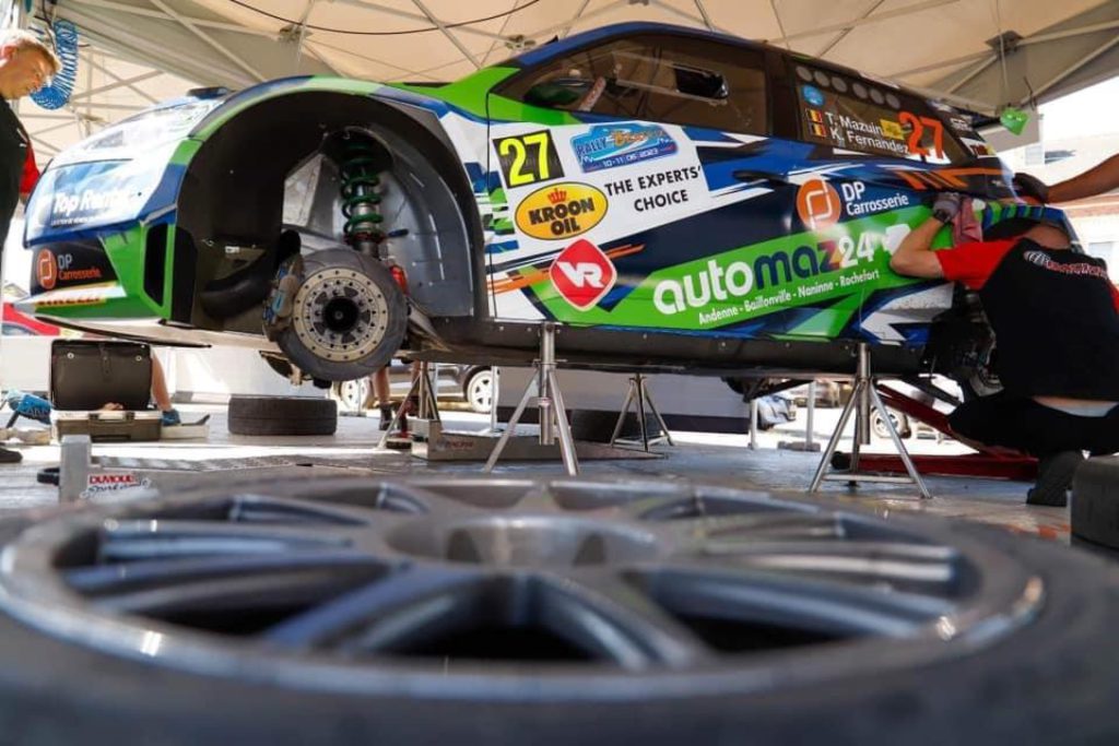 La Fabia R5 au service, sous la tente Racing Technology